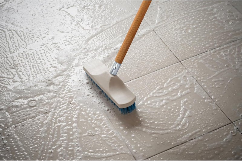 ILOT Commercial Products 48-inch Replacement Wood Broom Handle with Threaded Metal Tip and Lacquered for Floor Cleaning Sweeping in Home and Office (Pack of 2) - Image 4